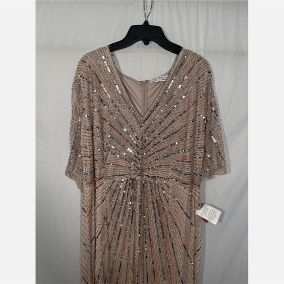 NWT $698 Mac Duggal [ 20 ] Sequined‎ V-Neck Cape Sleeve Column Gown Vintage Rose - Picture 4 of 16